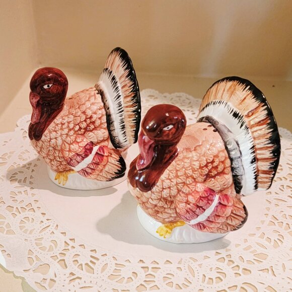 Vintage Ceramic Turkey Salt And Pepper Shakers, Thanksgiving Holiday Tablescape - Picture 4 of 9